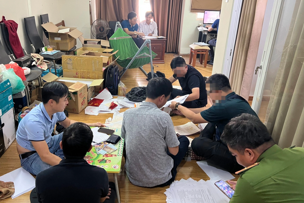Hai vợ chồng điều hành đường dây sản xuất, mua bán văn bằng giả liên tỉnh - 1 Hai vợ chồng điều hành đường dây sản xuất, mua bán văn bằng giả liên tỉnh - 1