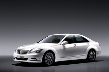 Mercedes S400 Hybrid có giá hơn 4 tỷ 