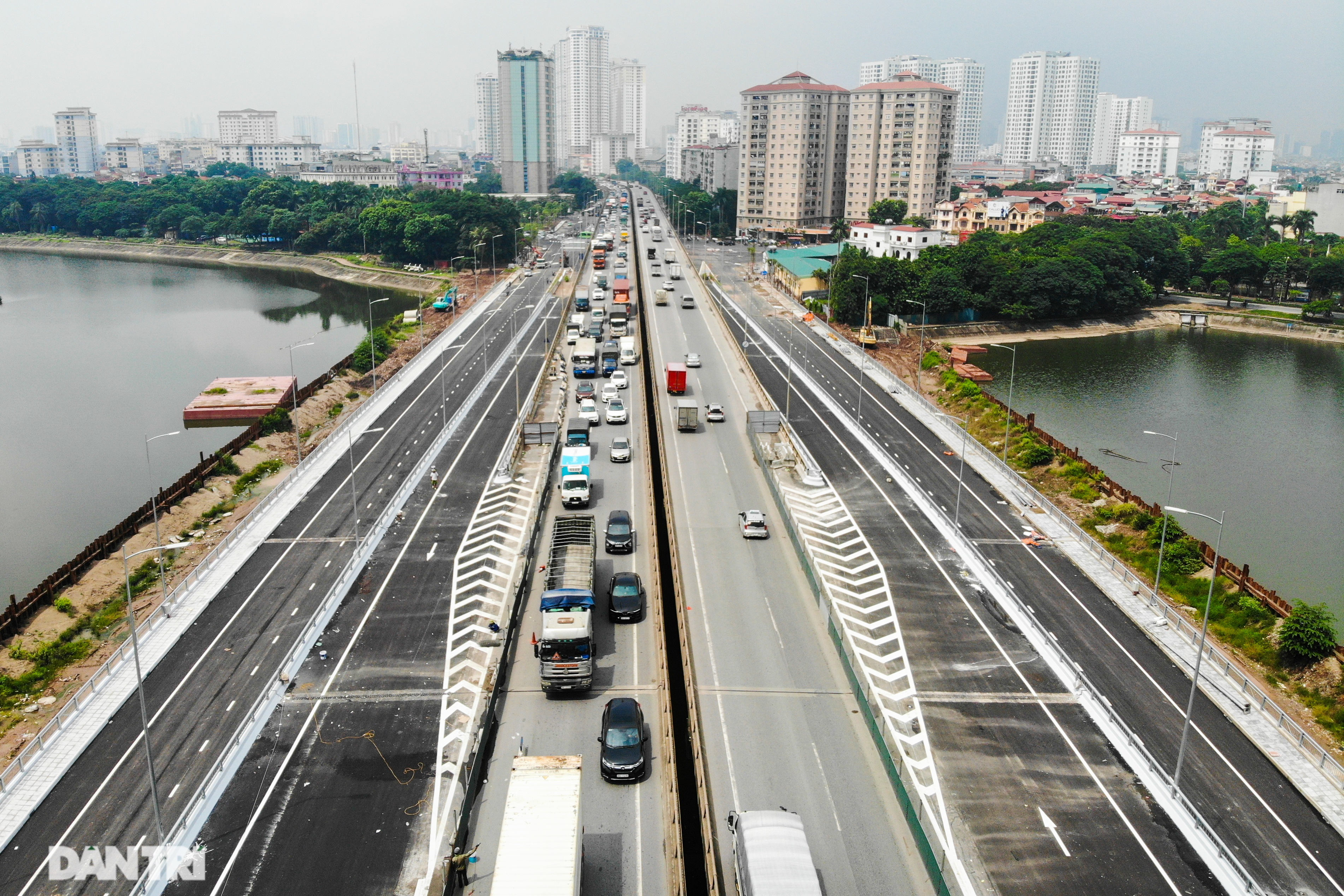 Diện mạo cầu vượt thấp qua hồ Linh Đàm một ngày trước khi khánh thành - 2 Diện mạo cầu vượt thấp qua hồ Linh Đàm một ngày trước khi khánh thành - 2