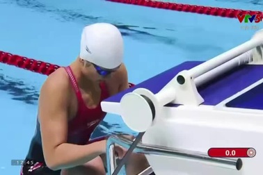 Ánh viên giành HCV ở nội dung 100 bơi ngửa nữ