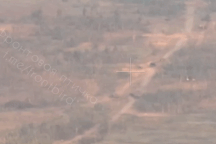 Xe tăng "Kẻ thách thức" uy lực của Ukraine trúng tên lửa, bốc cháy dữ dội