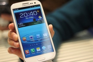 Samsung Galaxy S III thể hiện sức mạnh với các đối thủ