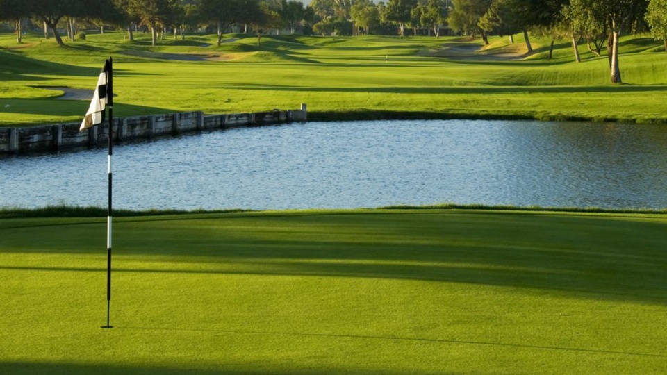 Dính tai nạn thương tâm khi đi tìm bóng, tay golf người Mỹ thiệt mạng - 1 Dính tai nạn thương tâm khi đi tìm bóng, tay golf người Mỹ thiệt mạng - 1