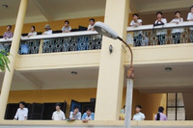 Thí sinh dự thi đợt 2: Trầm lắng, mỏi mệt…