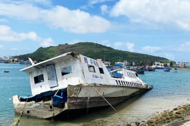 Thua trong cuộc đua tốc độ, tàu cao tốc hàng chục tỷ đồng phải nằm bờ