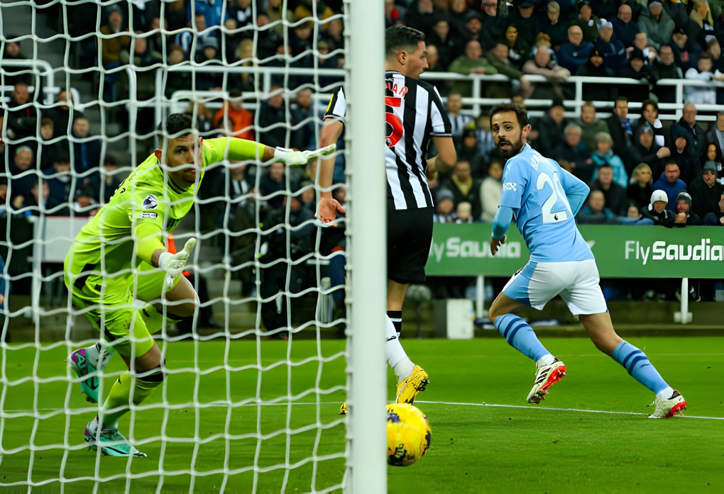 Man City hạ Newcastle nhờ bàn thắng ở phút bù giờ - 2 Man City hạ Newcastle nhờ bàn thắng ở phút bù giờ - 2