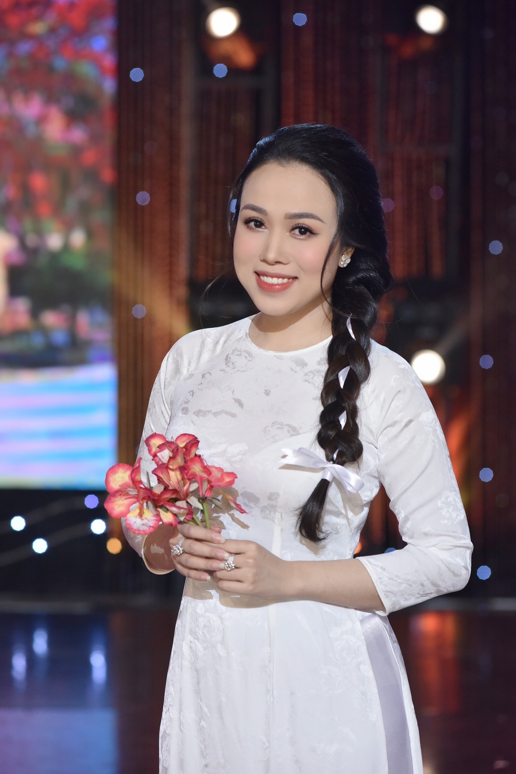 Người đẹp Thần tượng bolero tiết lộ từng bị hủy show vì từ chối đại gia - 1