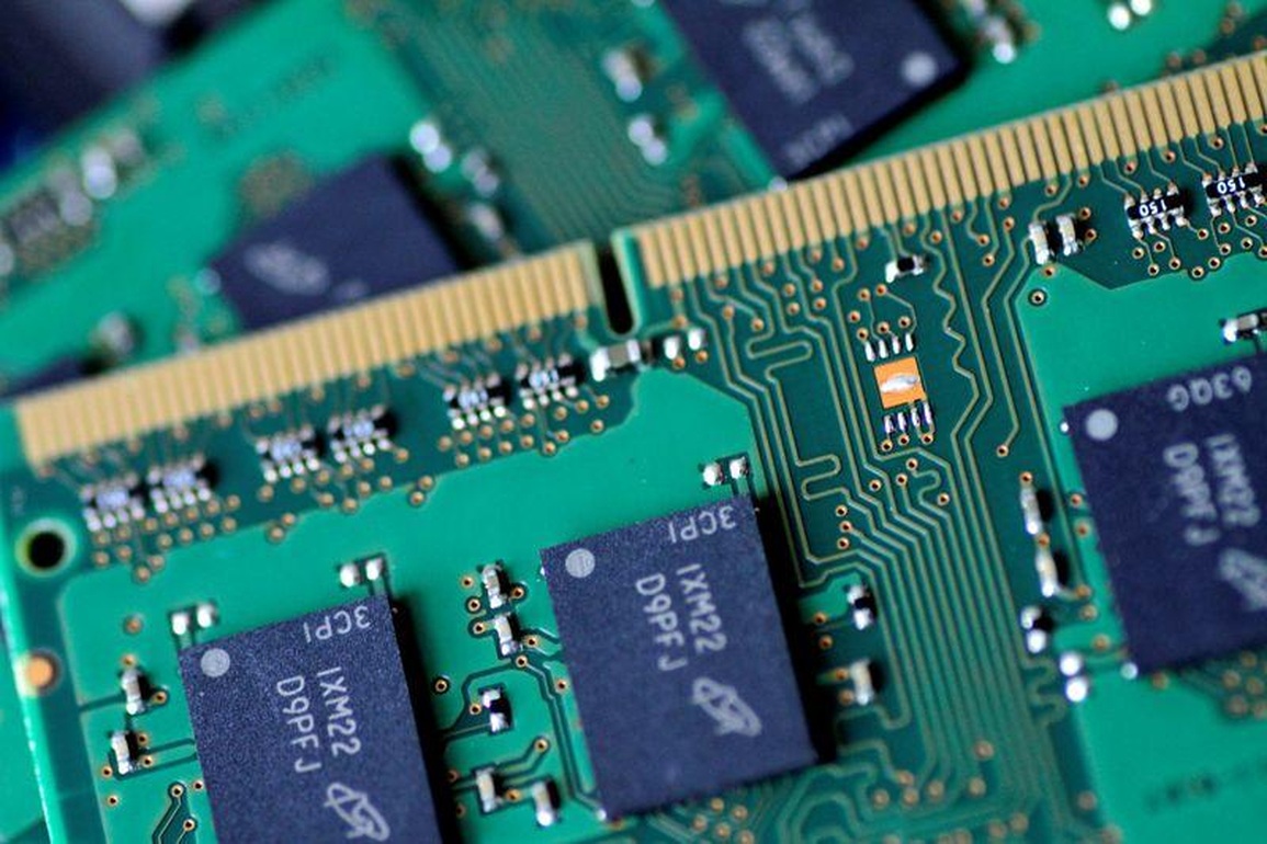 Ông lớn công nghệ, hãng xe méo mặt vì thiếu chip - 1 Ông lớn công nghệ, hãng xe méo mặt vì thiếu chip - 1