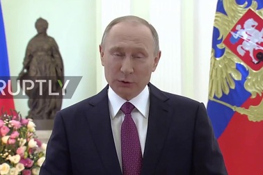 Ông Putin đọc thơ chúc mừng phụ nữ ngày 8.3