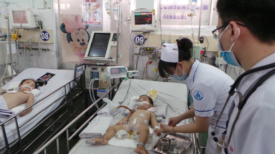 Đứt nguồn thuốc điều trị giữa lúc dịch tay chân miệng bùng phát - 2 Đứt nguồn thuốc điều trị giữa lúc dịch tay chân miệng bùng phát - 2