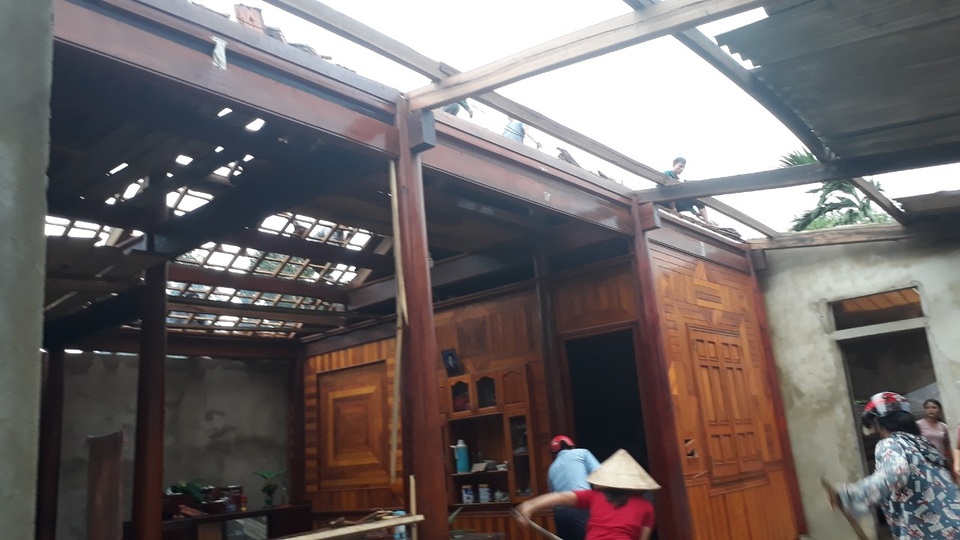 Cận cảnh cả trăm ngôi nhà tan hoang sau trận lốc xoáy - 9 Cận cảnh cả trăm ngôi nhà tan hoang sau trận lốc xoáy - 9
