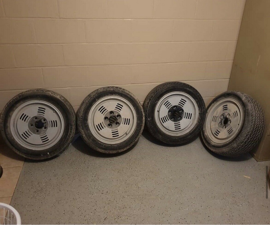 Bộ bánh cũ của xe BMW được định giá gần bằng một chiếc Corolla mới - 1 Bộ bánh cũ của xe BMW được định giá gần bằng một chiếc Corolla mới - 1