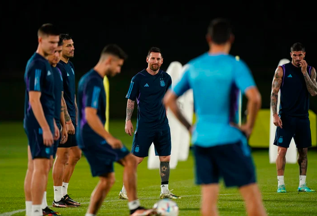 HLV Scaloni hé lộ đội hình Argentina trước giờ đấu Ba Lan - 2 HLV Scaloni hé lộ đội hình Argentina trước giờ đấu Ba Lan - 2