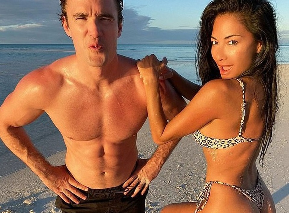 Izabel Goulart, Jennifer Lopez... khoe dáng trên biển - 9