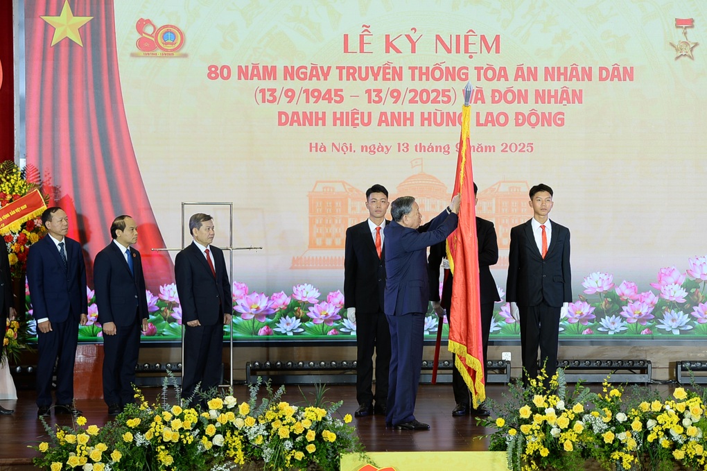 Tổng Bí thư Tô Lâm: Cán bộ tòa án phải công minh, liêm chính, bản lĩnh - 1 Tổng Bí thư Tô Lâm: Cán bộ tòa án phải công minh, liêm chính, bản lĩnh - 1