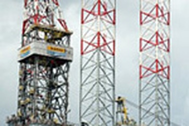 Máy bay đâm dàn khoan dầu, 7 người thiệt mạng