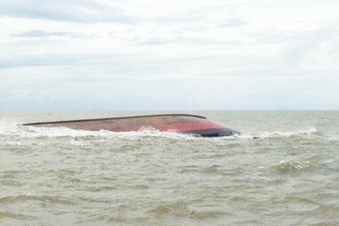 Vụ chìm tàu than: Huy động 2 đội thợ lặn tìm kiếm số thuyền viên còn lại