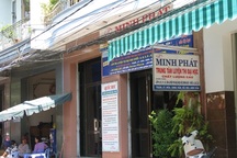 Lò luyện thi đến hẹn lại “bát nháo”