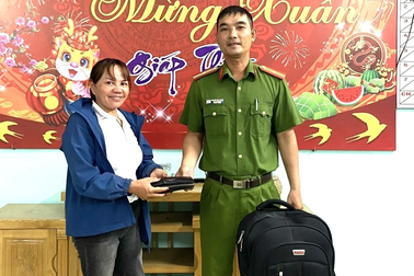 Truy tìm ba lô chứa nhiều vàng, tiền thất lạc trên xe khách