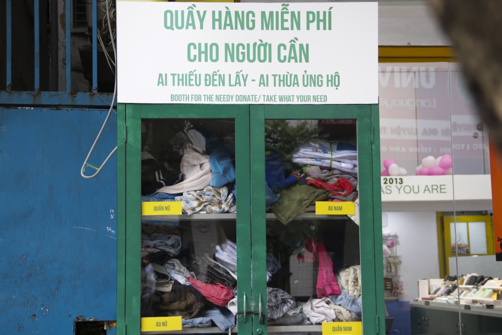 Giải quyết nỗi băn khoăn: Nên xử lý quần áo cũ như thế nào? - 2 Giải quyết nỗi băn khoăn: Nên xử lý quần áo cũ như thế nào? - 2