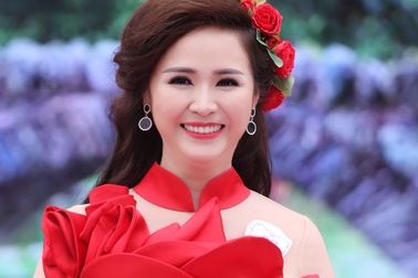 Nữ doanh nhân xinh đẹp đăng quang “Nữ hoàng Hoa Hồng 2017”