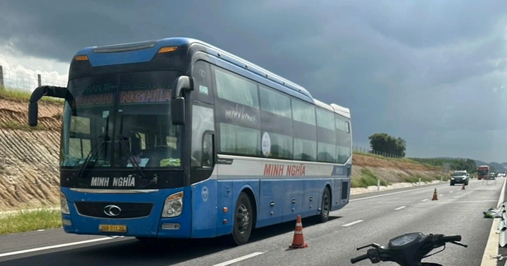 Bộ GTVT lên tiếng về tình trạng xe khách không được đi vào cao tốc - 1 Bộ GTVT lên tiếng về tình trạng xe khách không được đi vào cao tốc - 1
