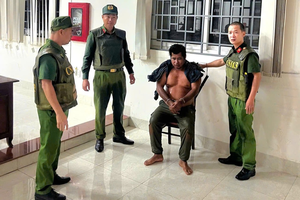 Tạm giữ kẻ đuổi đánh mẹ ruột, đâm chiến sĩ cảnh sát 113 bị thương - 1