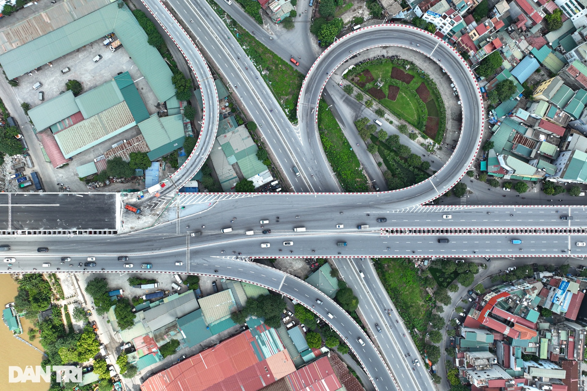 Cầu Vĩnh Tuy 2 dự kiến khánh thành ngày 2/9, sẽ có 2 làn riêng cho xe buýt - 3 Cầu Vĩnh Tuy 2 dự kiến khánh thành ngày 2/9, sẽ có 2 làn riêng cho xe buýt - 3