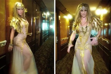 Britney Spears hóa thân thành nữ hoàng Ai cập 