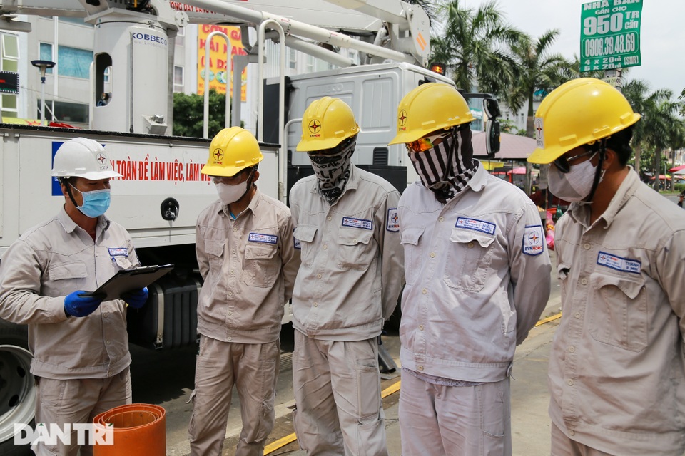 Hiểm nguy nghề sửa chữa đường dây 22kV khi đang có điện - 3 Hiểm nguy nghề sửa chữa đường dây 22kV khi đang có điện - 3