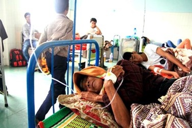 238 người nhập viện sau khi ăn cỗ cưới