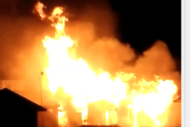 Kho thuốc xịt muỗi bốc cháy kèm hàng loạt tiếng nổ lớn