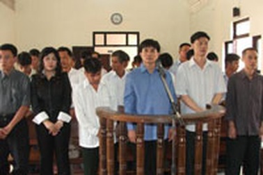 Hùng “xì-tẹc” thoát án phạt 10 tỉ đồng 