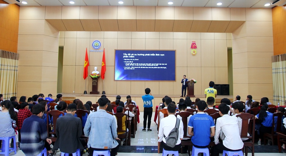 Cơ hội việc làm cho sinh viên đến từ thái độ, trách nhiệm, tính cống hiến - 1 Cơ hội việc làm cho sinh viên đến từ thái độ, trách nhiệm, tính cống hiến - 1