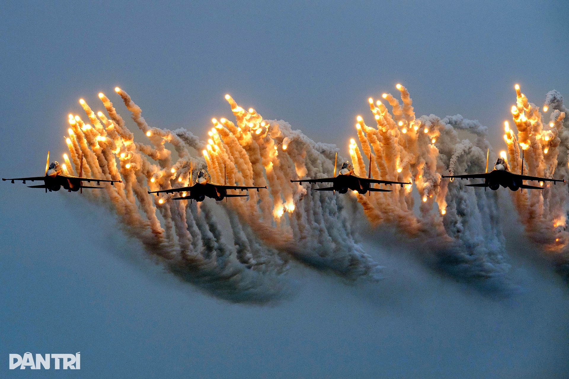 Những đảng viên bay giữa trời vinh quang - 3 Những đảng viên bay giữa trời vinh quang - 3