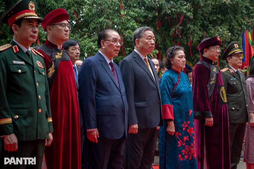 Tổng Bí thư, Chủ tịch nước Tô Lâm dâng hương tưởng niệm các Vua Hùng - 3