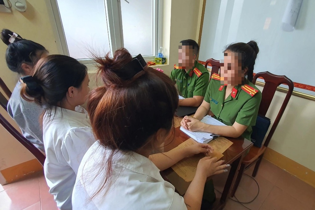 Hai bé gái 12 tuổi bị bán cho quán karaoke với giá 4 triệu đồng - 1 Hai bé gái 12 tuổi bị bán cho quán karaoke với giá 4 triệu đồng - 1