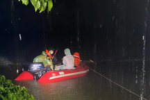 Ngăn đập tràn tìm kiếm người đàn ông đuối nước