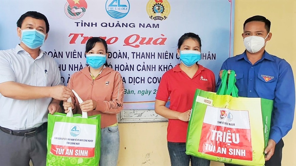 Đưa triệu túi an sinh, gian hàng 0 đồng... đến với công nhân Quảng Nam - 1 Đưa triệu túi an sinh, gian hàng 0 đồng... đến với công nhân Quảng Nam - 1