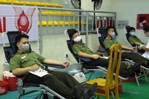 Hơn 500 chiến sỹ công an Quảng Bình tham gia hiến máu cứu người