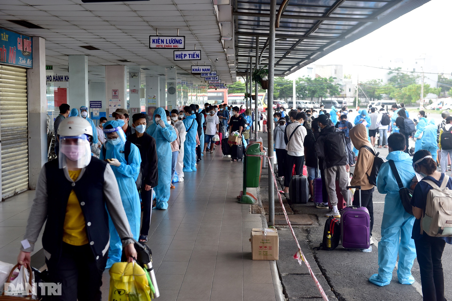 Bố thất nghiệp dẫn 3 con nhỏ lên chuyến xe miễn phí từ TPHCM về Kiên Giang - 7 Bố thất nghiệp dẫn 3 con nhỏ lên chuyến xe miễn phí từ TPHCM về Kiên Giang - 7