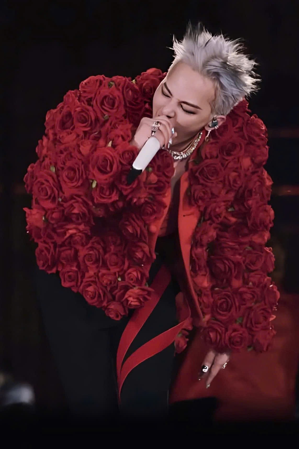 View - G-Dragon: Người đàn ông hiếm hoi "cân đẹp" mọi trang phục sến súa | Báo Dân trí