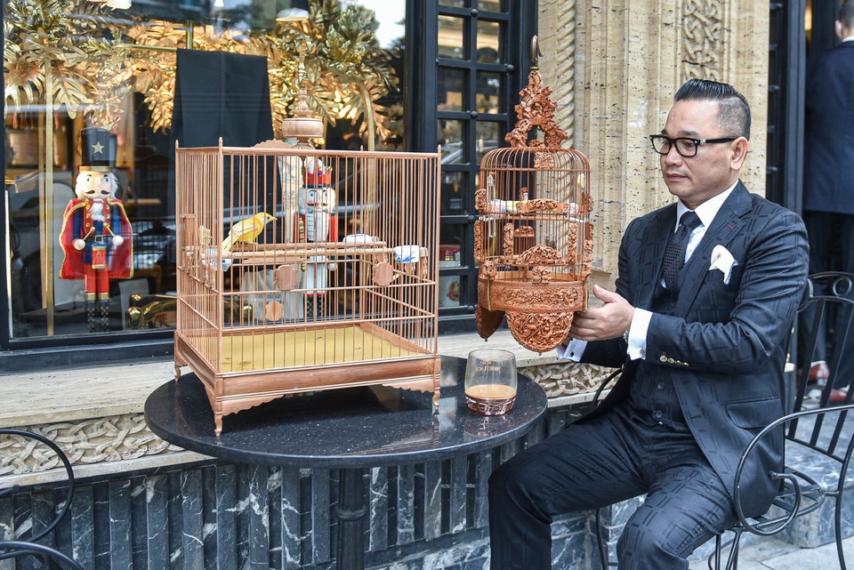 Tay cầm tiền tỷ, đại gia cũng không mua nổi chim ngũ sắc độc nhất Việt Nam - 1