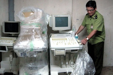 Hà Nội: Phát hiện kho thiết bị y tế nhập lậu tiền tỷ