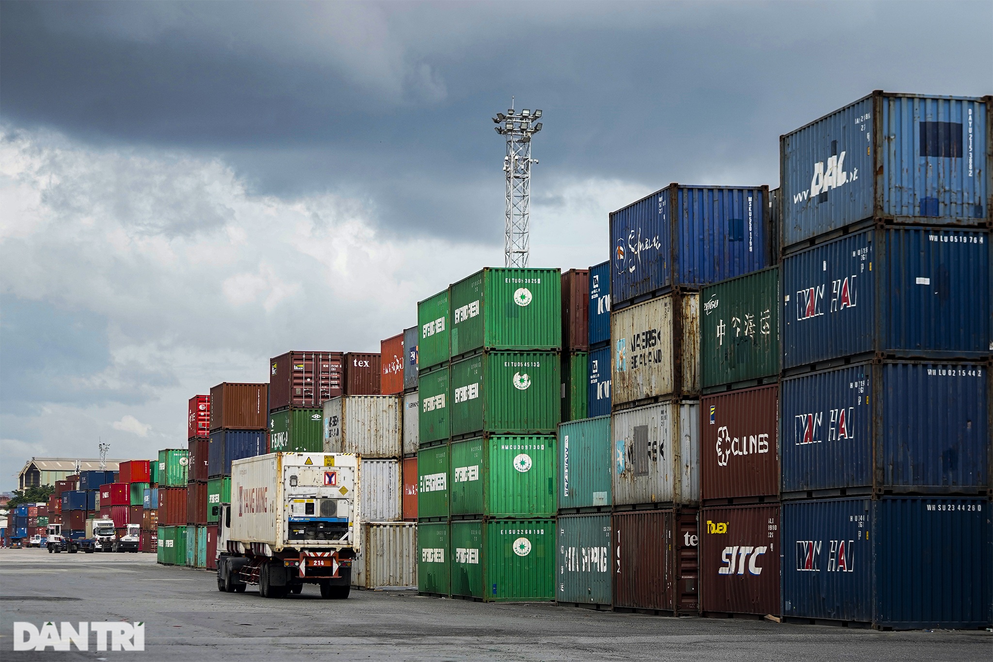 Cảng Cát Lái ở TPHCM gỡ nút thắt quá tải bãi container - 12 Cảng Cát Lái ở TPHCM gỡ nút thắt quá tải bãi container - 12