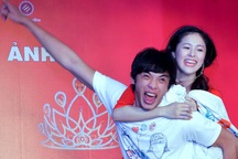 Thí sinh Phụ nữ Việt Nam qua ảnh 2012 phô diễn tài năng