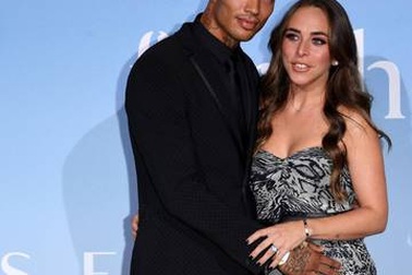 Siêu mẫu “tù nhân” chia tay con gái tỷ phú hãng Topshop