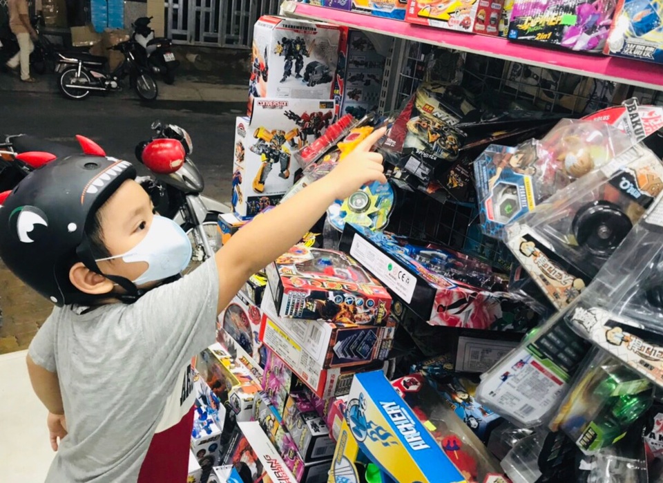 Cắt giảm đủ bề, vẫn đốt tiền triệu sắm đồ chơi cho con mùa dịch - 1 Cắt giảm đủ bề, vẫn đốt tiền triệu sắm đồ chơi cho con mùa dịch - 1