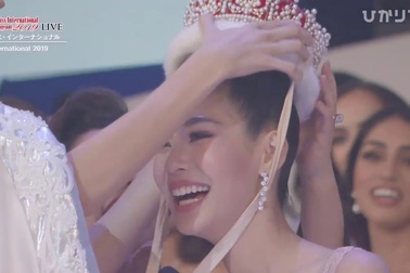 Phút đăng quang của tân hoa hậu quốc tế