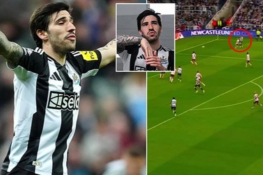 Siêu phẩm vô cùng khó tin ở giải Ngoại hạng Anh, CĐV thốt lên kinh ngạc